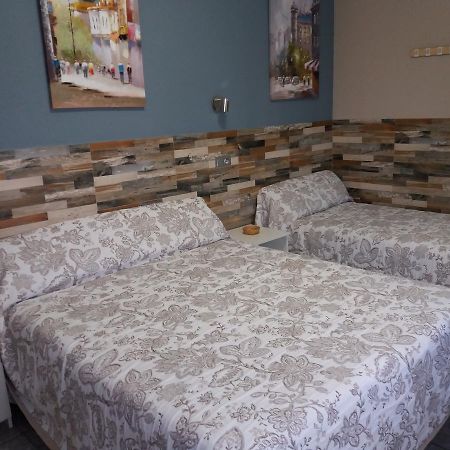 Hostal La Pilarica Paterna Esterno foto