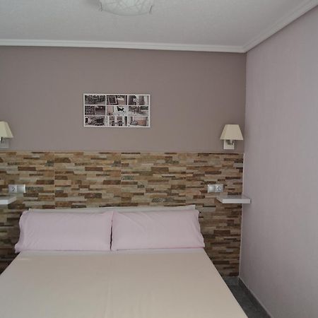 Hostal La Pilarica Paterna Esterno foto