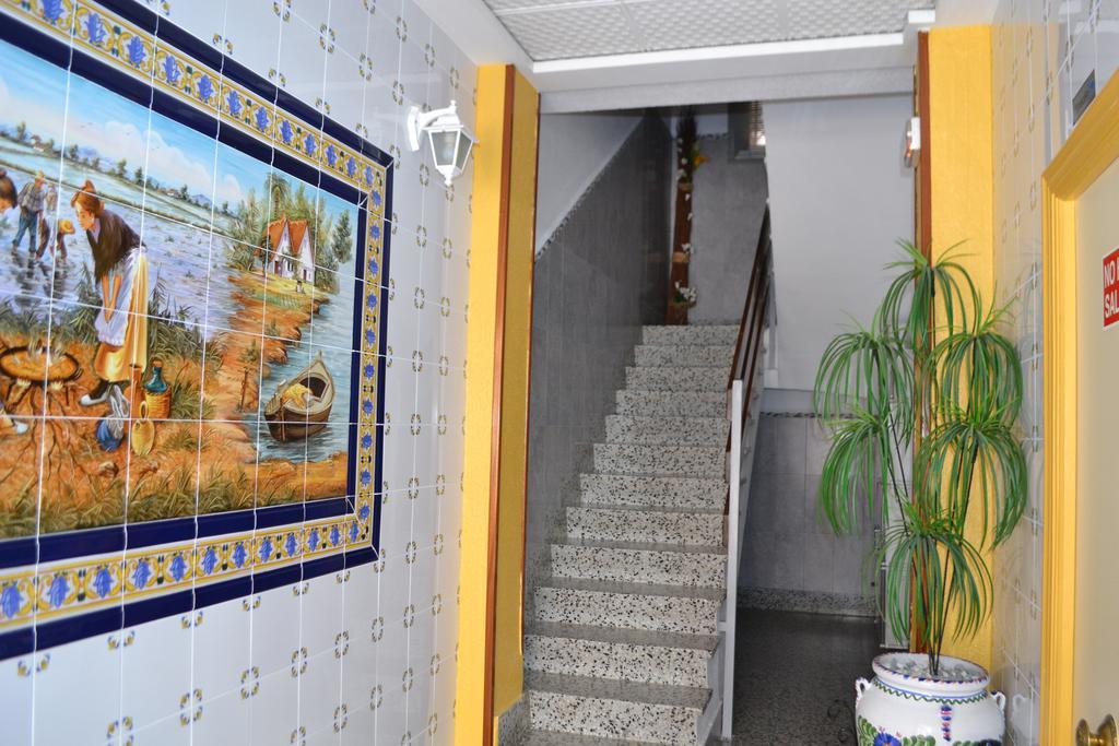 Hostal La Pilarica Paterna Esterno foto