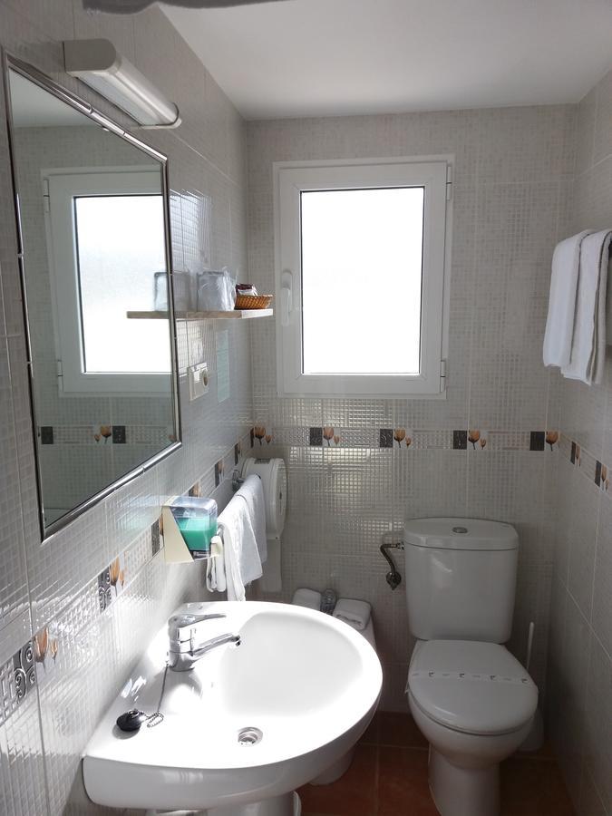 Hostal La Pilarica Paterna Esterno foto