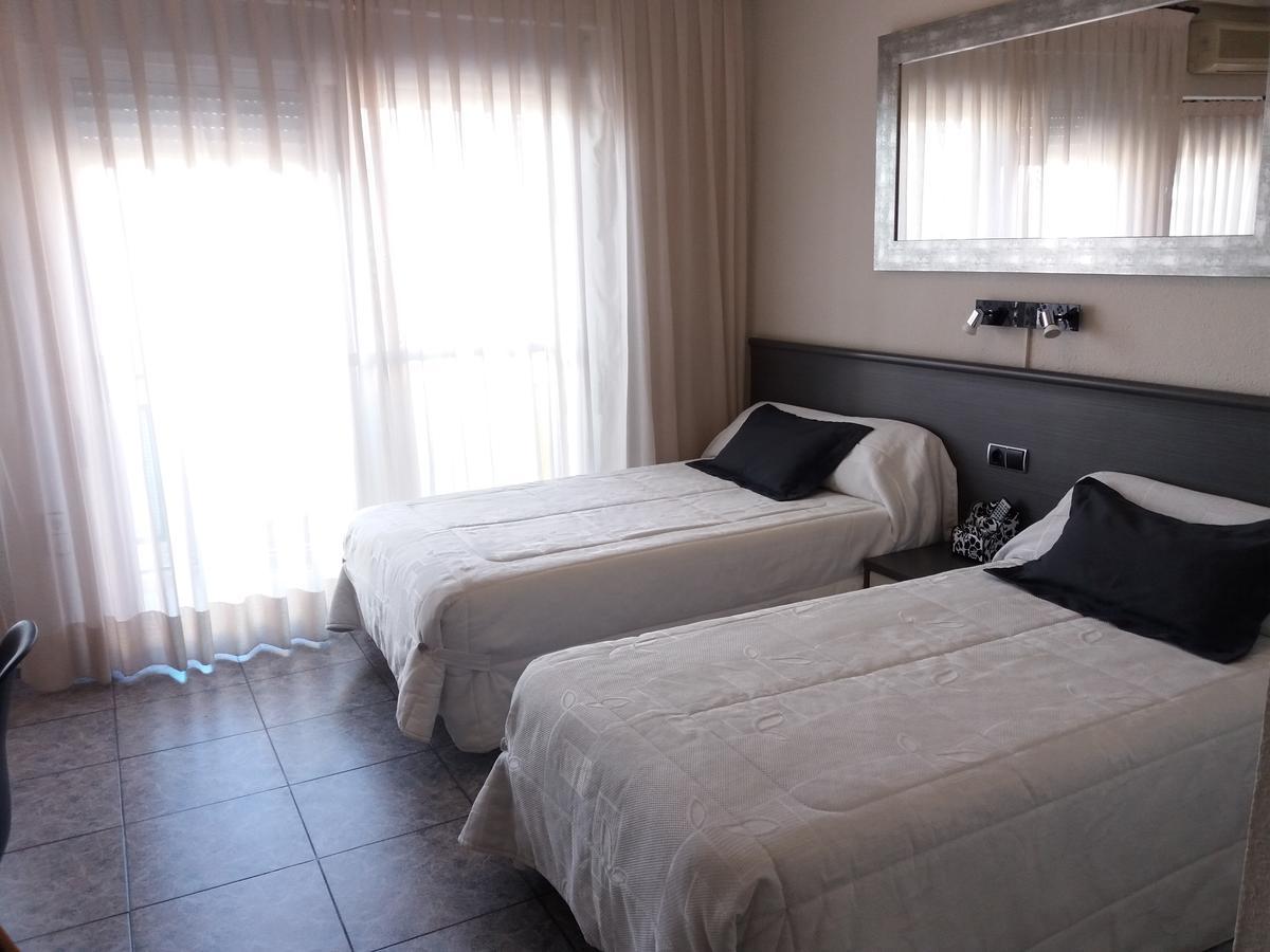 Hostal La Pilarica Paterna Esterno foto