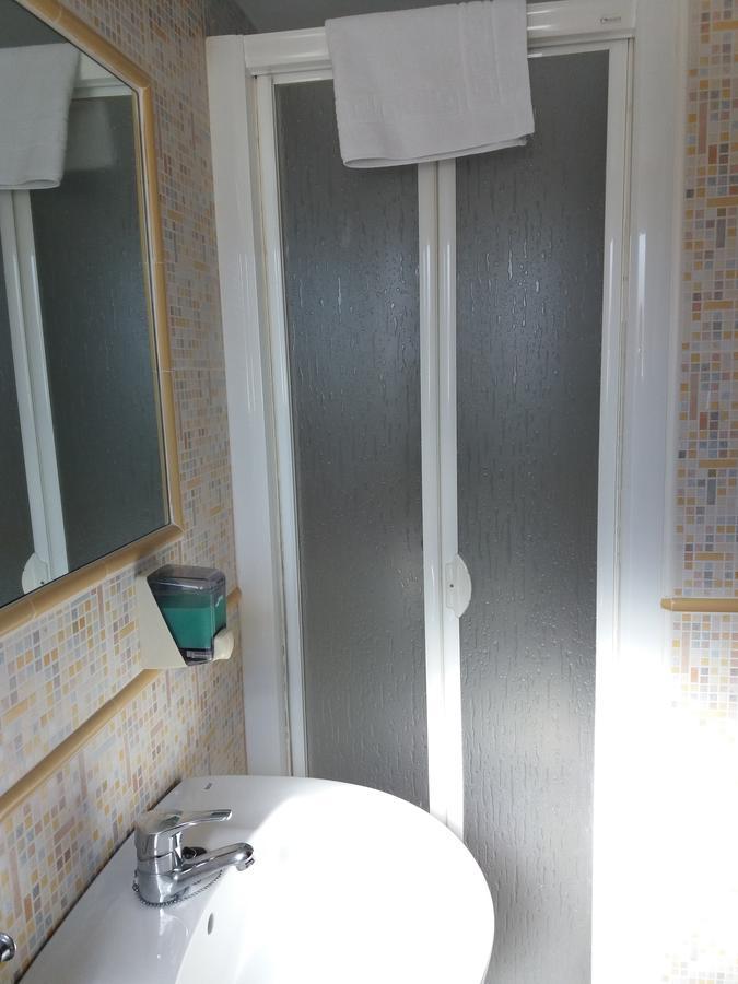 Hostal La Pilarica Paterna Esterno foto