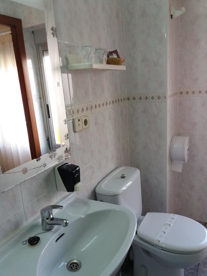 Hostal La Pilarica Paterna Esterno foto
