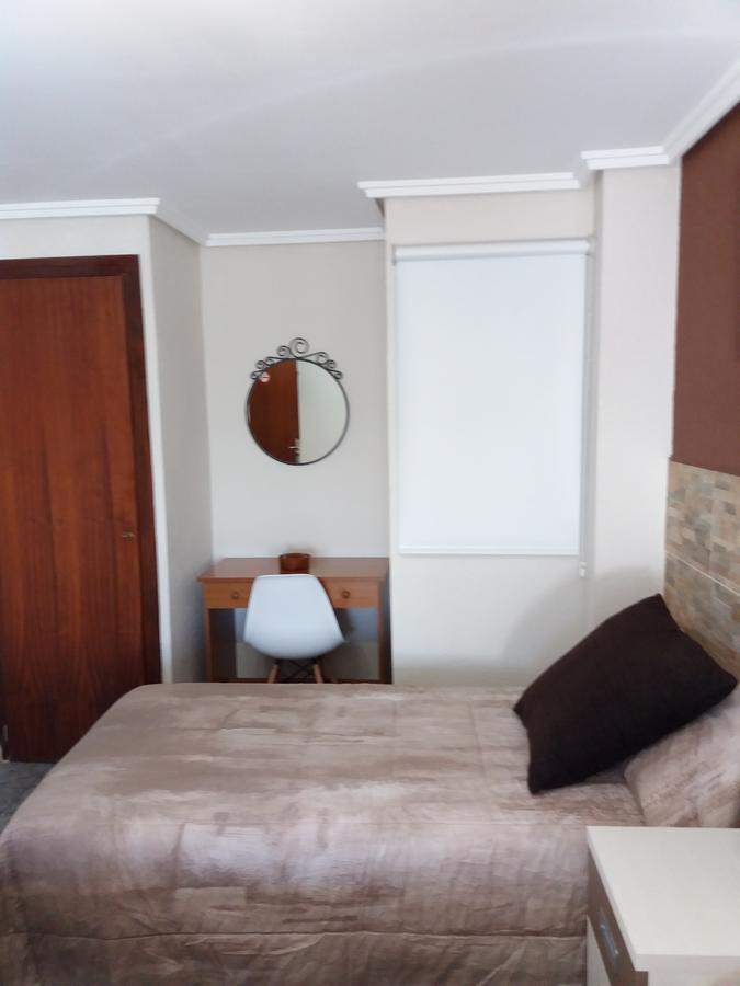 Hostal La Pilarica Paterna Esterno foto