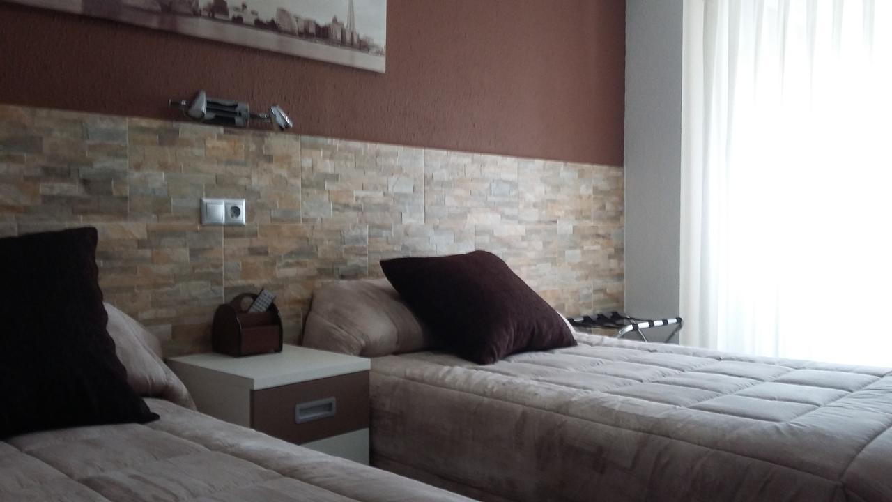 Hostal La Pilarica Paterna Esterno foto