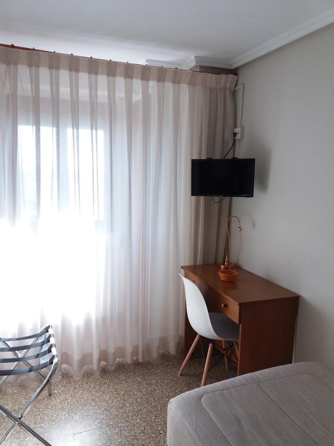 Hostal La Pilarica Paterna Esterno foto