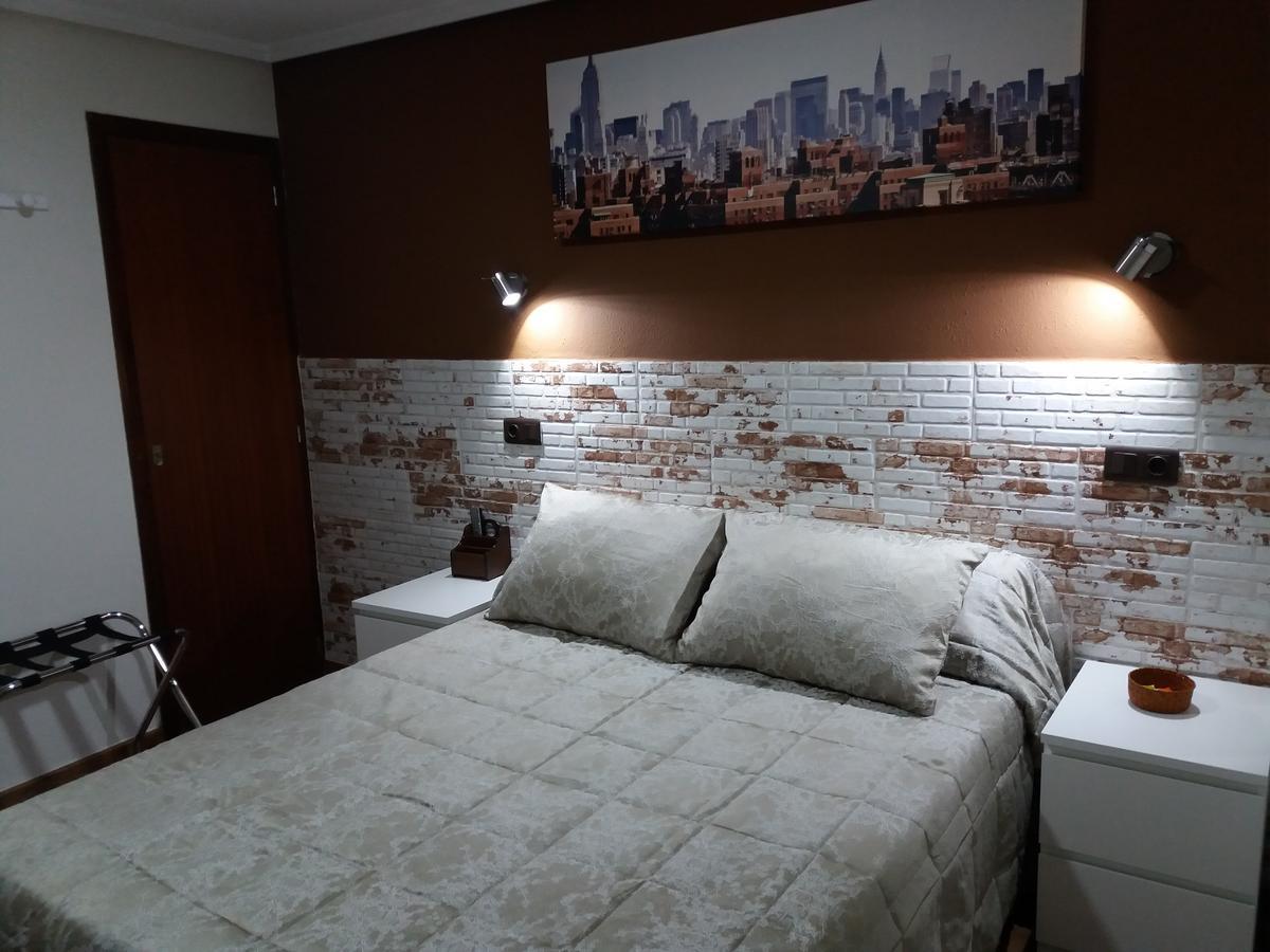 Hostal La Pilarica Paterna Esterno foto