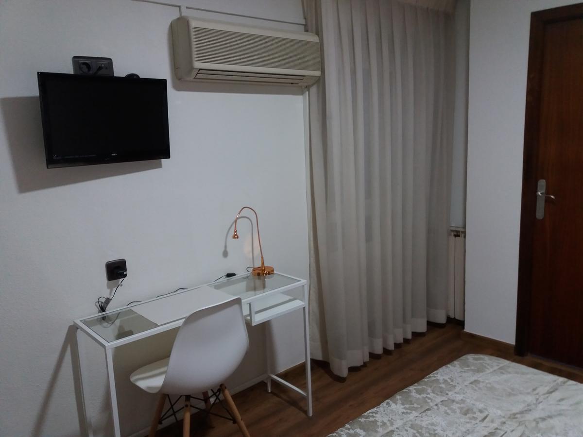 Hostal La Pilarica Paterna Esterno foto