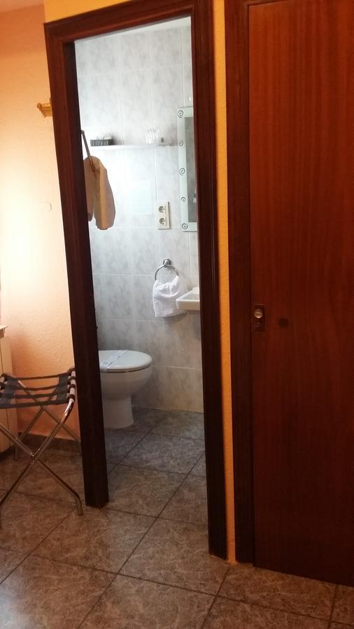 Hostal La Pilarica Paterna Esterno foto