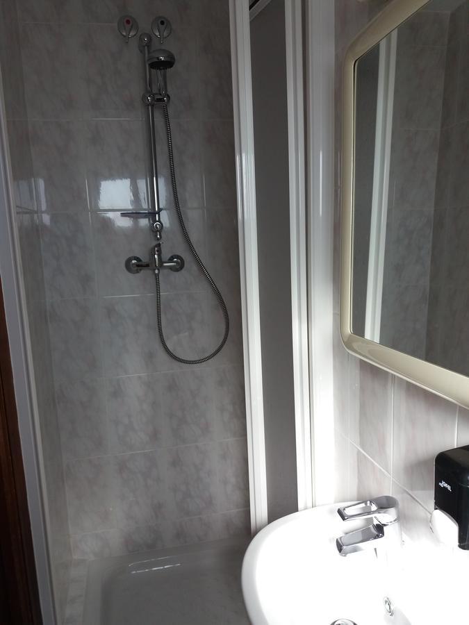 Hostal La Pilarica Paterna Esterno foto