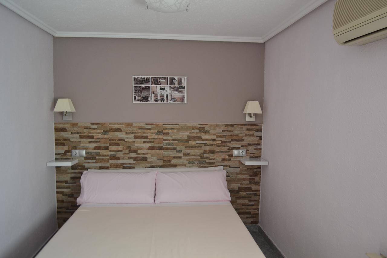 Hostal La Pilarica Paterna Esterno foto