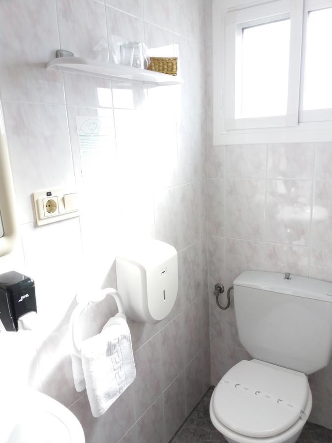 Hostal La Pilarica Paterna Esterno foto