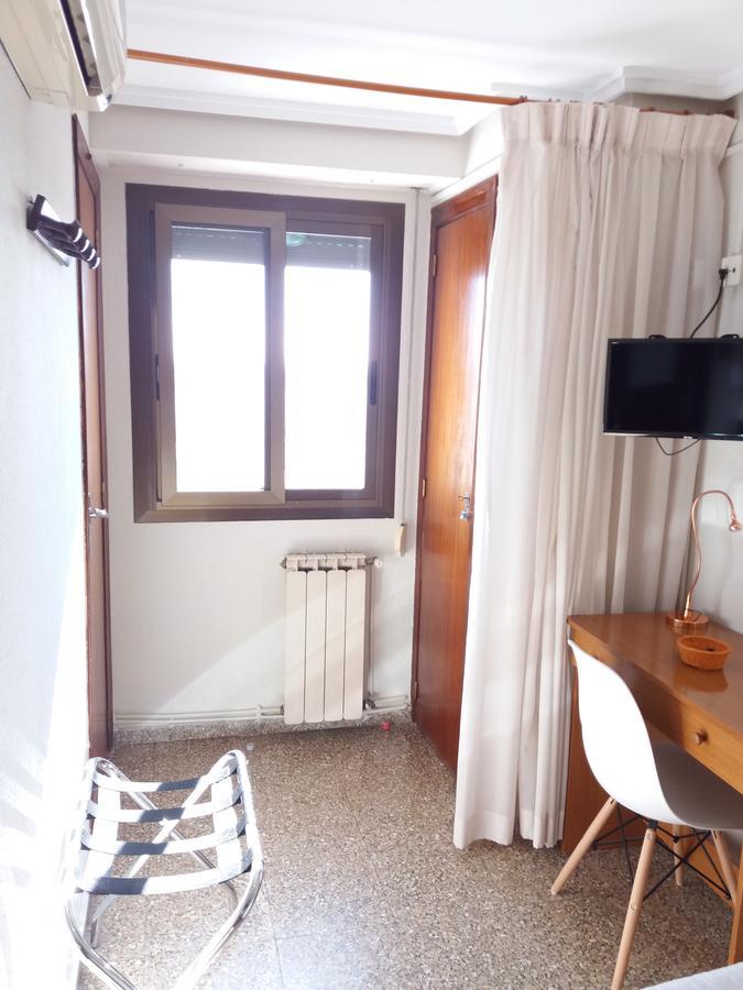Hostal La Pilarica Paterna Esterno foto