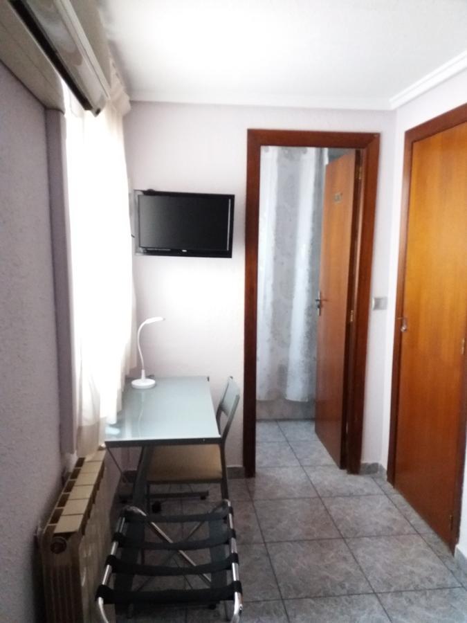 Hostal La Pilarica Paterna Esterno foto