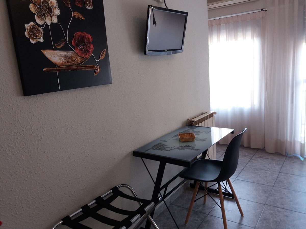 Hostal La Pilarica Paterna Esterno foto