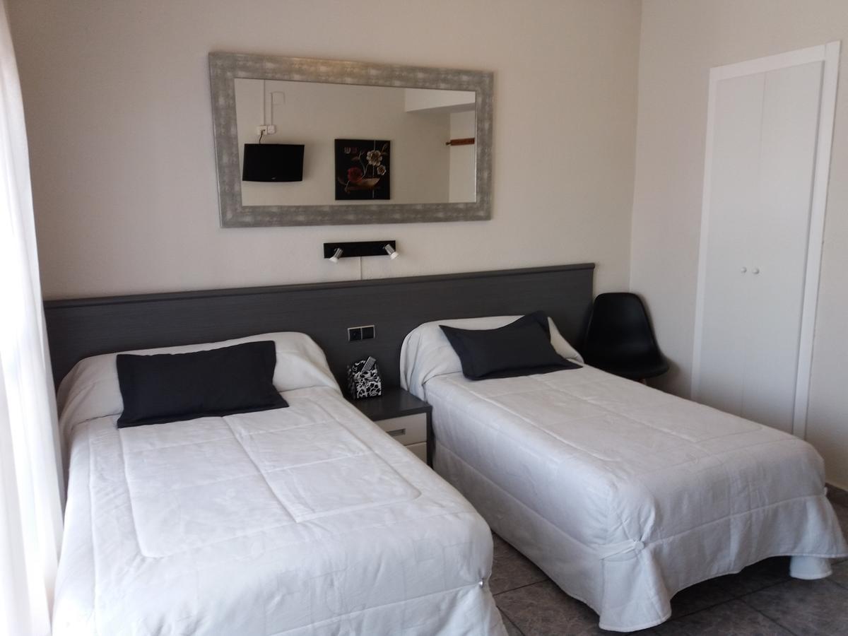 Hostal La Pilarica Paterna Esterno foto