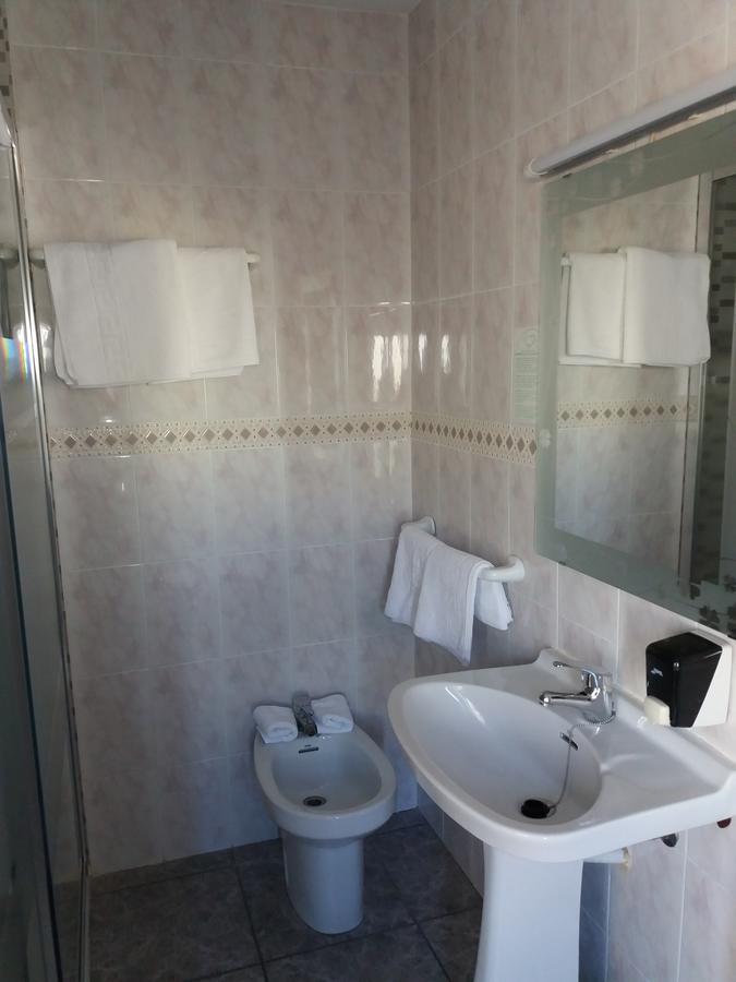 Hostal La Pilarica Paterna Esterno foto