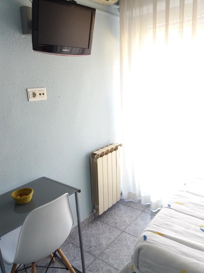 Hostal La Pilarica Paterna Esterno foto