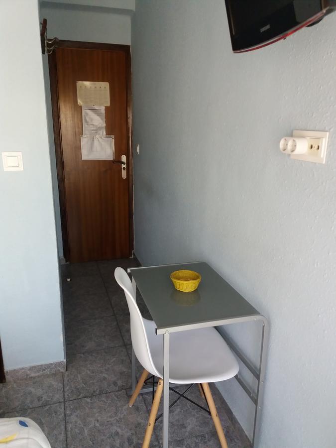 Hostal La Pilarica Paterna Esterno foto